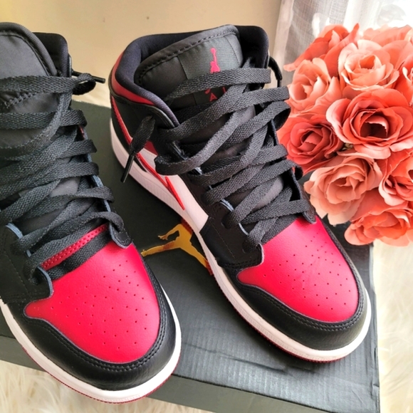 Nike Air Jordan 1 Mid (GS) " bred toe" 5.5 youth - Picture 3 of 13